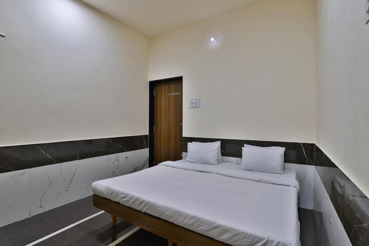 Dwārka Spot On 37366 Hotel Mahalaxmi מראה חיצוני תמונה