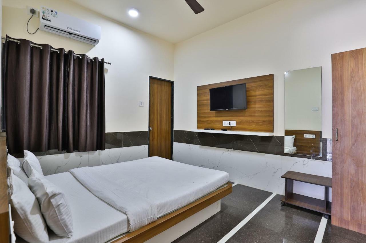 Dwārka Spot On 37366 Hotel Mahalaxmi מראה חיצוני תמונה