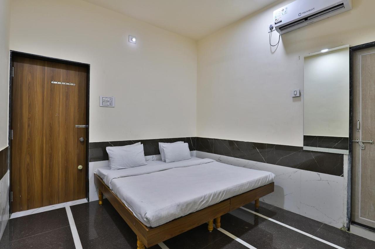 Dwārka Spot On 37366 Hotel Mahalaxmi מראה חיצוני תמונה